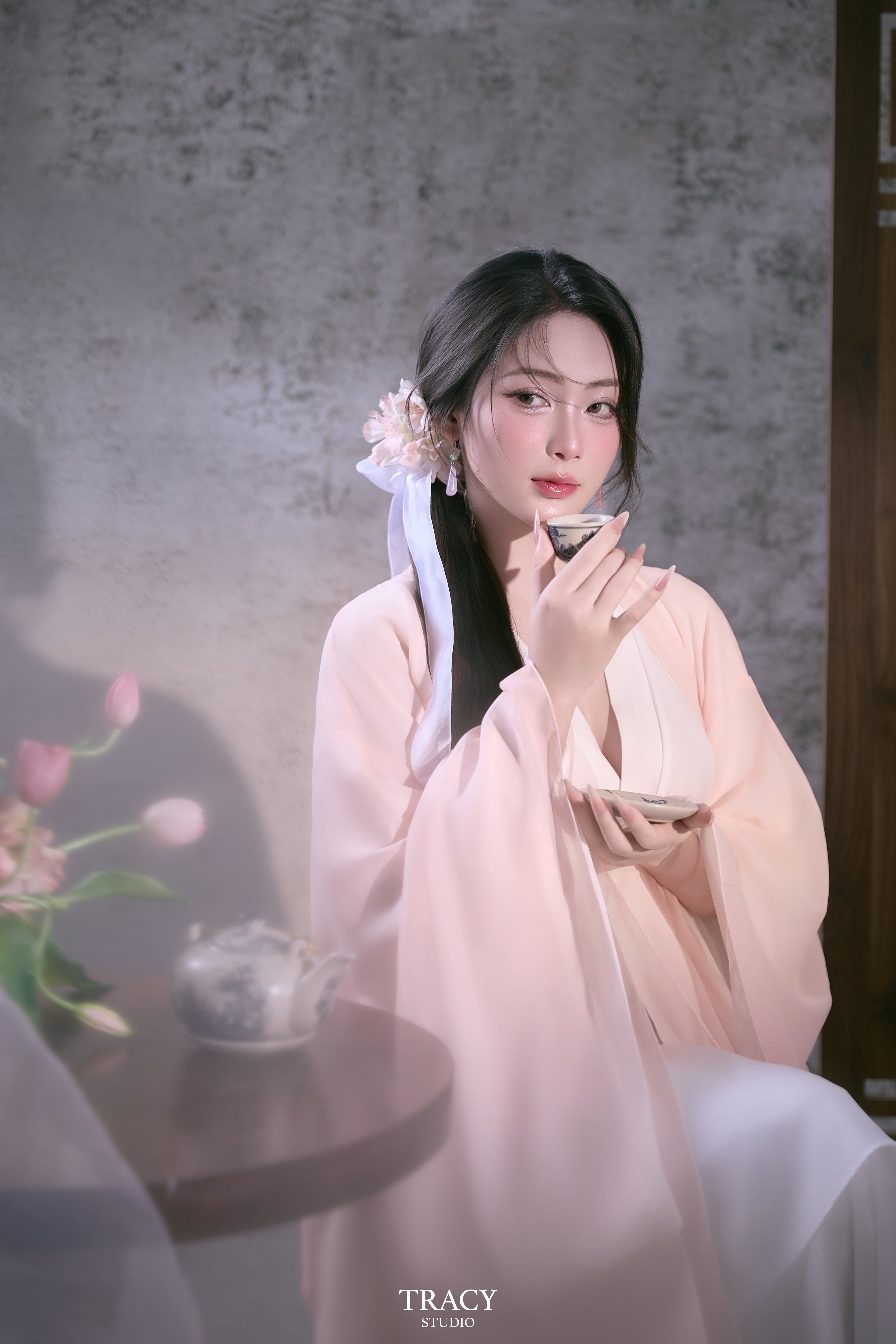 frontend/img/gallery/anh-tet-yem-ao-dai/tracy-studio-chup-co-trang-hang (9).jpg